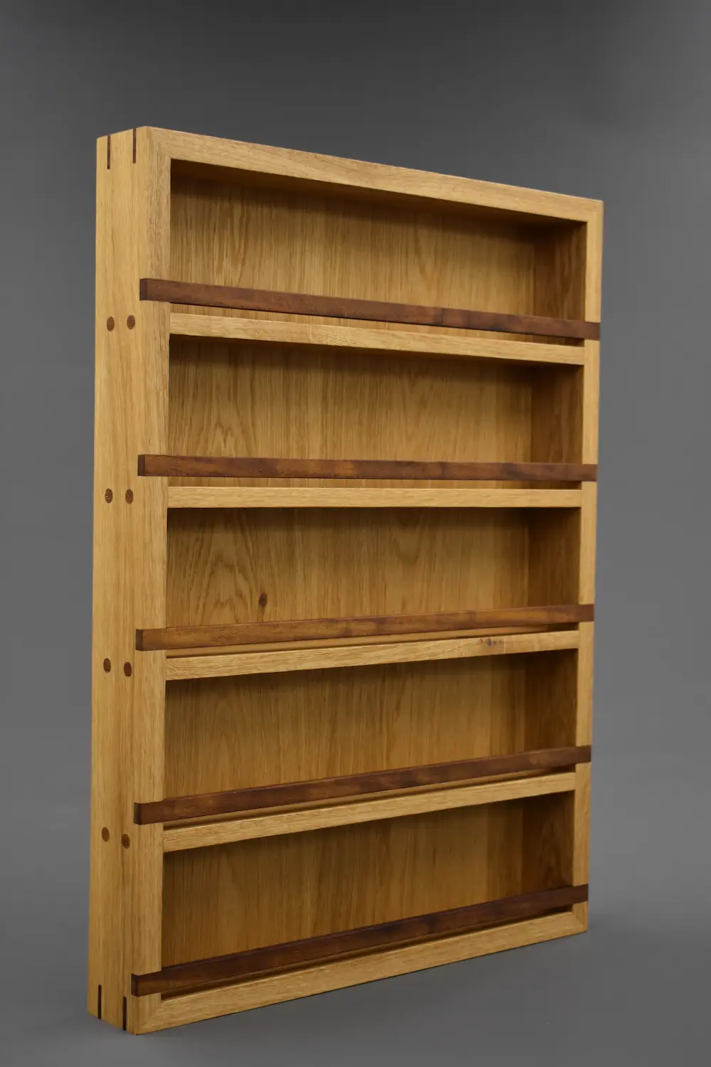 Volledig wandmodel kruidenrek van hout | Functioneel maatwerk ontwerp voor de keukenwand